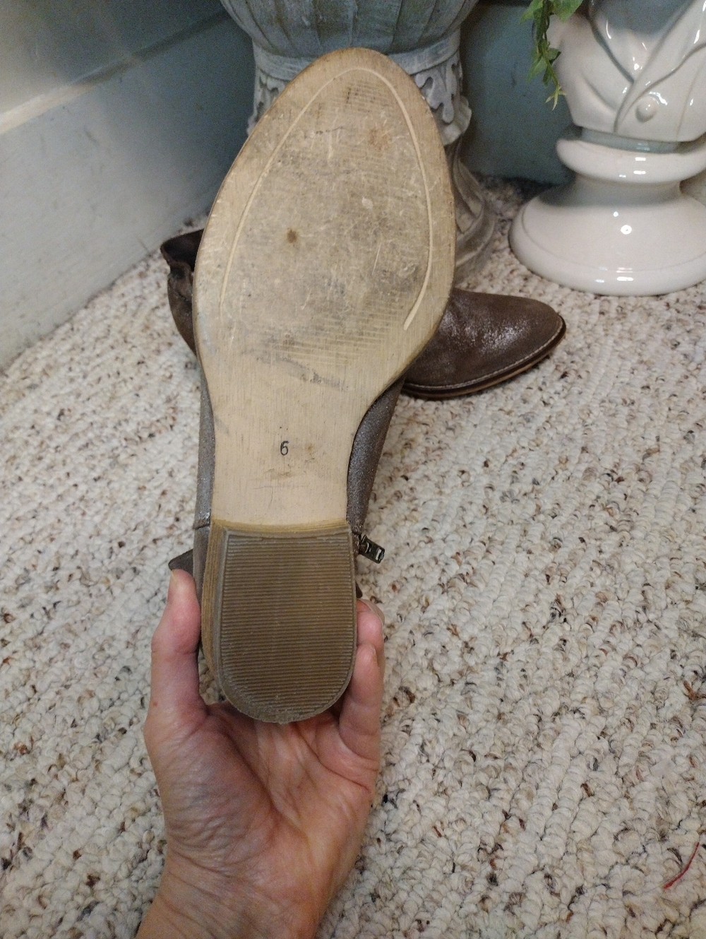 Anthropologie Seychelles Snare Boho Metallic Silver/Taupe Suede Ankle Boots - Picture 6 of 7